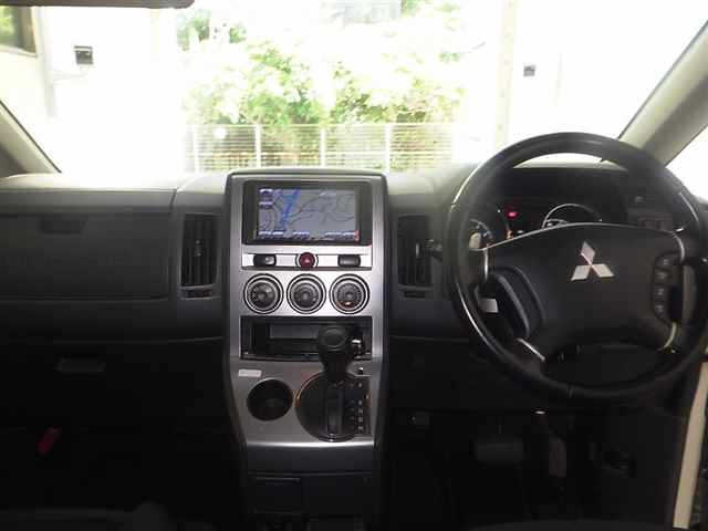 MITSUBISHI DELICA D5 2010