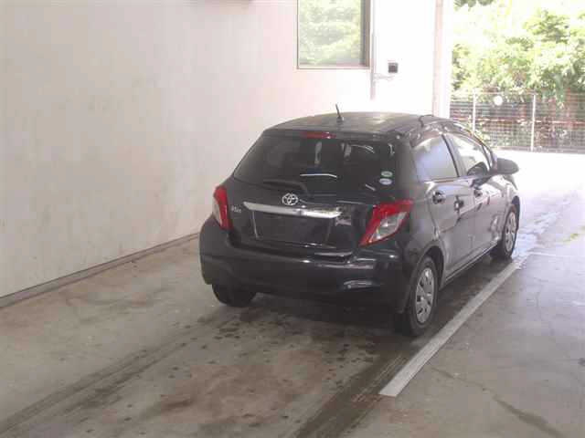 TOYOTA VITZ 2013