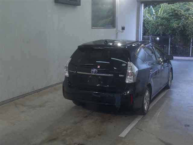 TOYOTA PRIUS ALPHA 2012