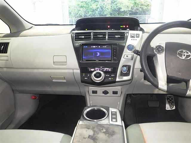 TOYOTA PRIUS ALPHA 2012