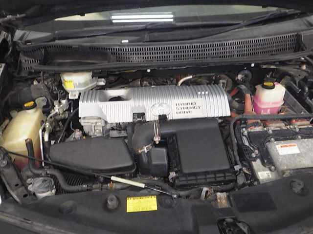 TOYOTA PRIUS ALPHA 2012