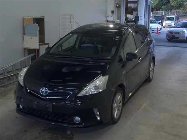 TOYOTA PRIUS ALPHA 2012