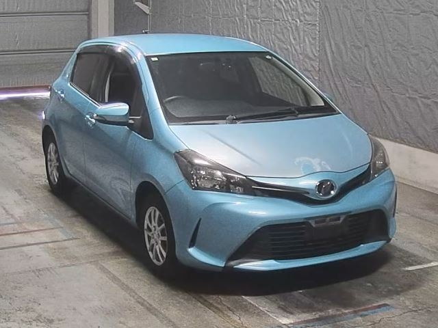 TOYOTA VITZ 2015