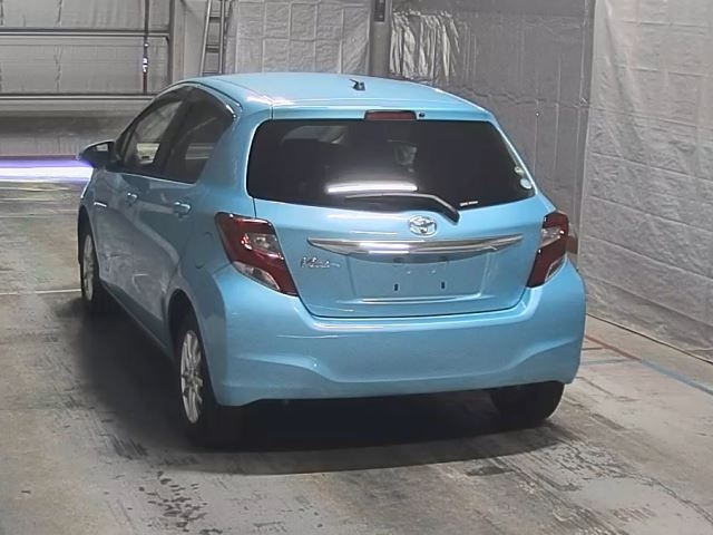 TOYOTA VITZ 2015