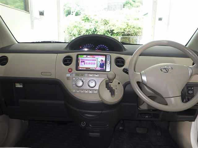 TOYOTA SIENTA 2012