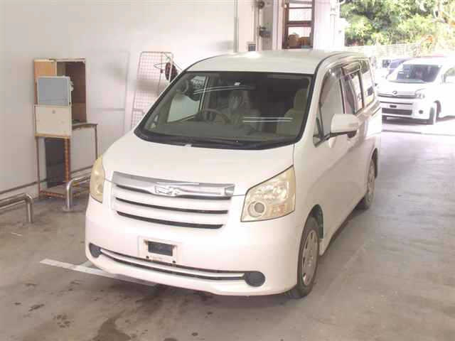 TOYOTA NOAH 2009