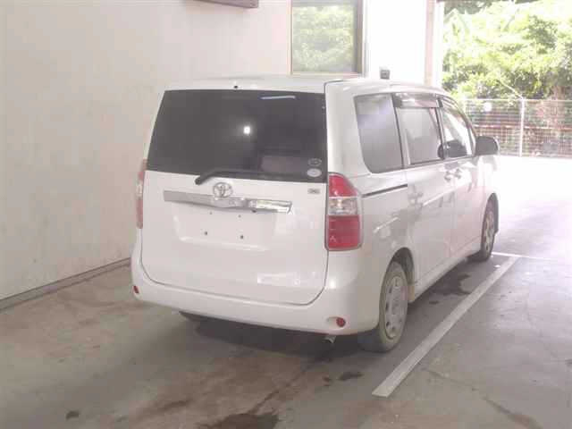 TOYOTA NOAH 2009