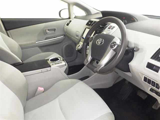 TOYOTA PRIUS ALPHA 2012