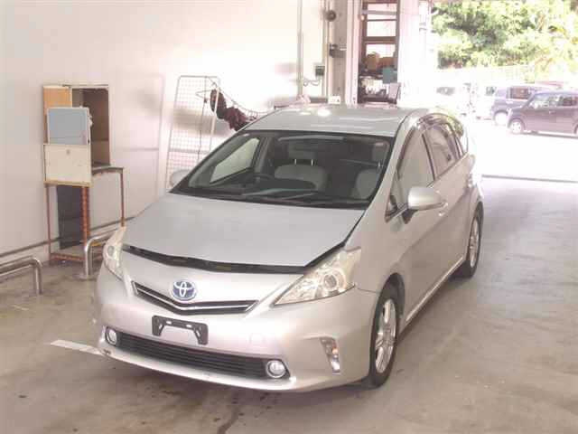 TOYOTA PRIUS ALPHA 2012