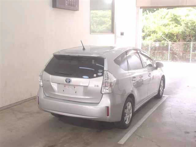 TOYOTA PRIUS ALPHA 2012
