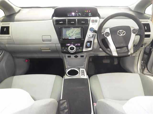 TOYOTA PRIUS ALPHA 2012