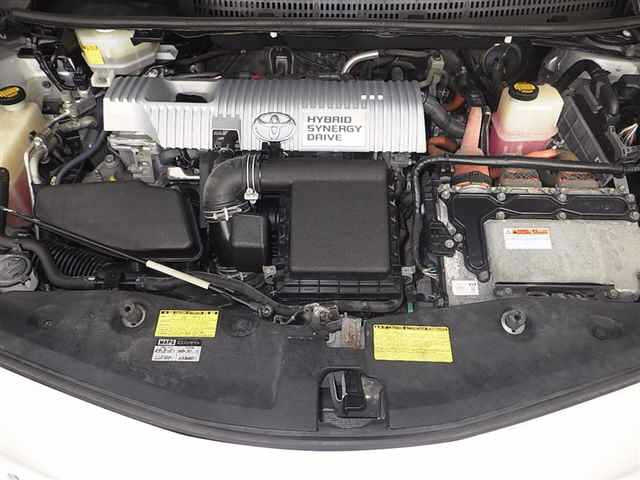 TOYOTA PRIUS ALPHA 2012