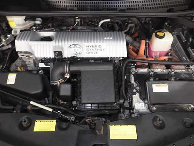 TOYOTA PRIUS ALPHA 2013