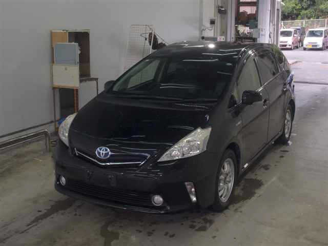 TOYOTA PRIUS ALPHA 2013