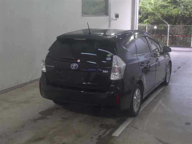 TOYOTA PRIUS ALPHA 2013