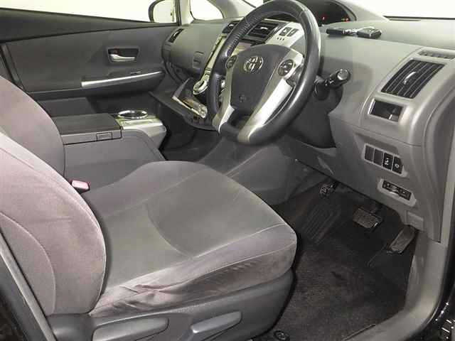 TOYOTA PRIUS ALPHA 2013