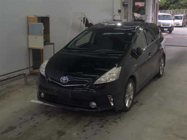 TOYOTA PRIUS ALPHA 2013