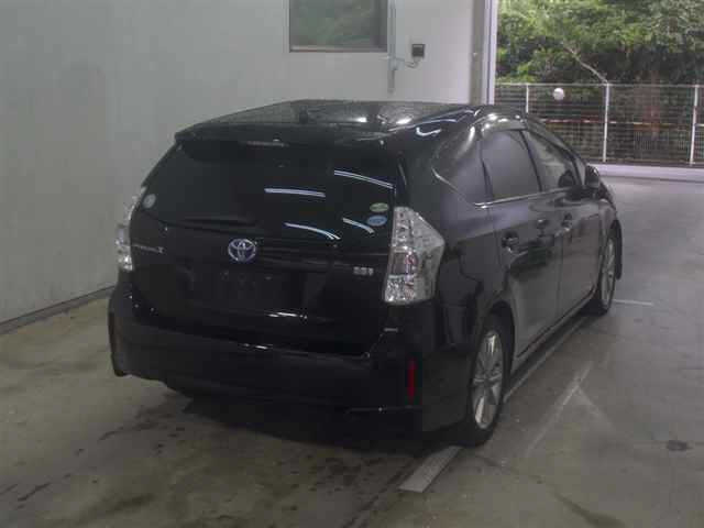 TOYOTA PRIUS ALPHA 2013