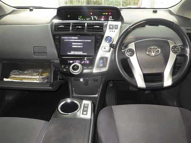 TOYOTA PRIUS ALPHA 2013