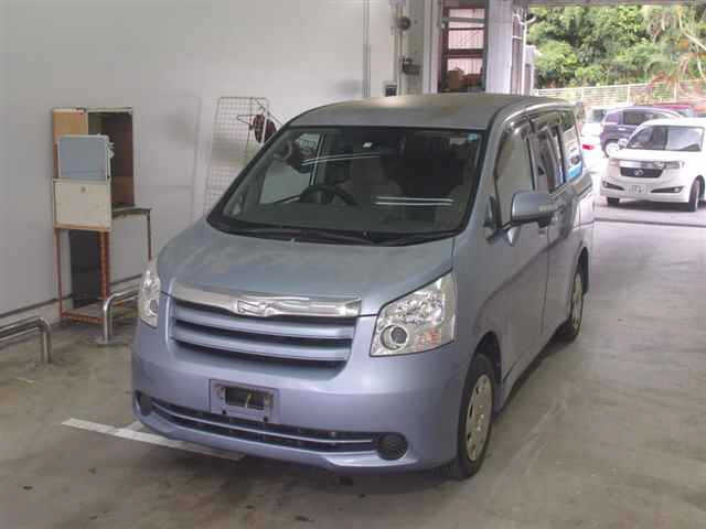 TOYOTA NOAH 2008