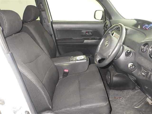 TOYOTA BB 2013