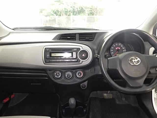 TOYOTA VITZ 2011