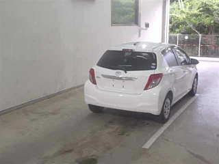 TOYOTA VITZ 2011