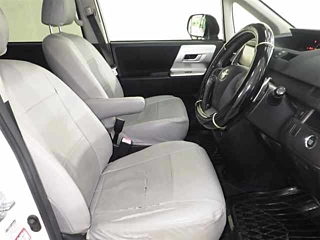 TOYOTA NOAH 2010