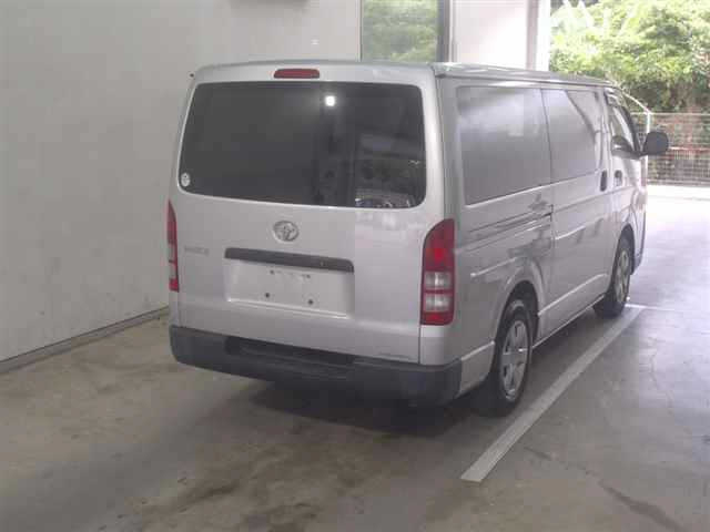 TOYOTA HIACE VAN 2013