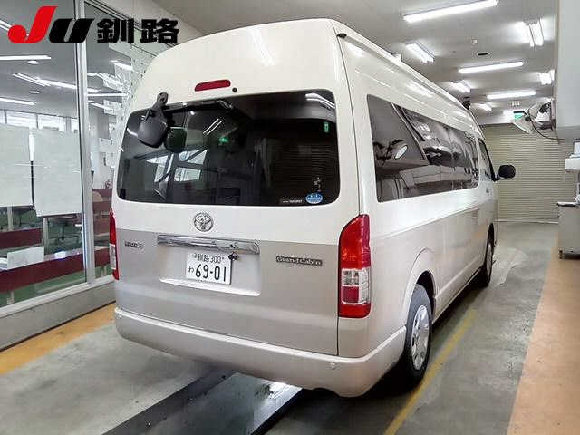 TOYOTA HIACE 2020