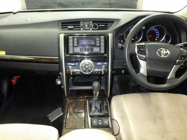 TOYOTA MARK X 2017
