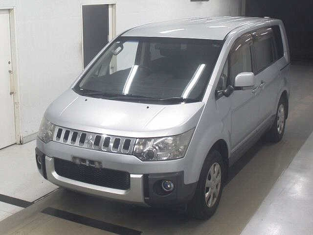 MITSUBISHI DELICA D5 2013