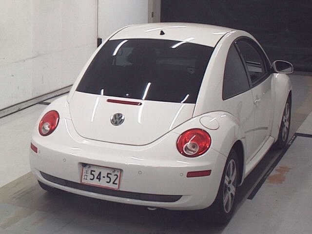 VOLKSWAGEN NEW BEETLE 2010