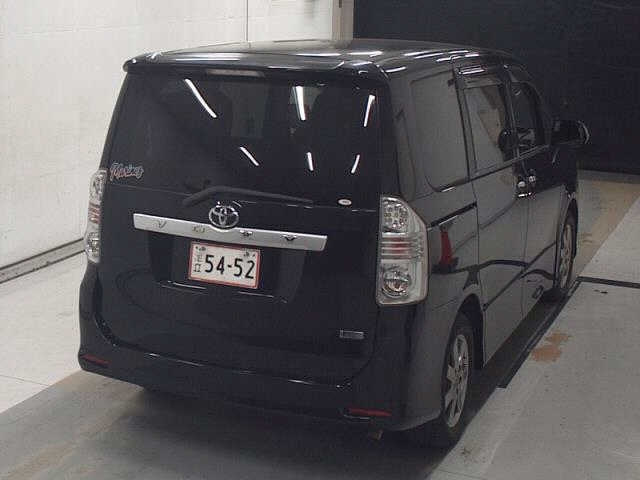 TOYOTA VOXY 2010