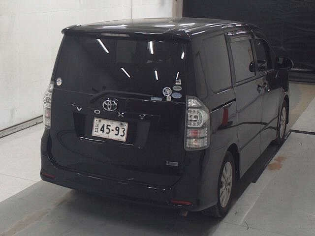 TOYOTA VOXY 2010