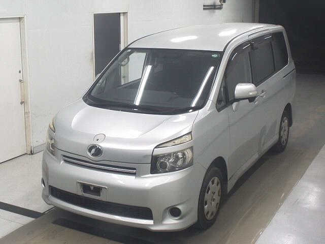 TOYOTA VOXY 2009