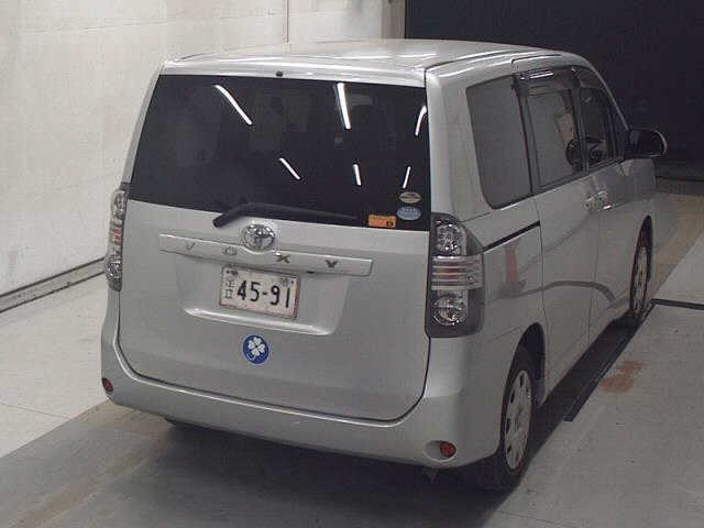 TOYOTA VOXY 2009