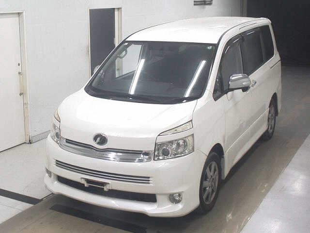 TOYOTA VOXY 2009