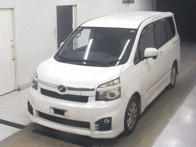 TOYOTA VOXY 2010