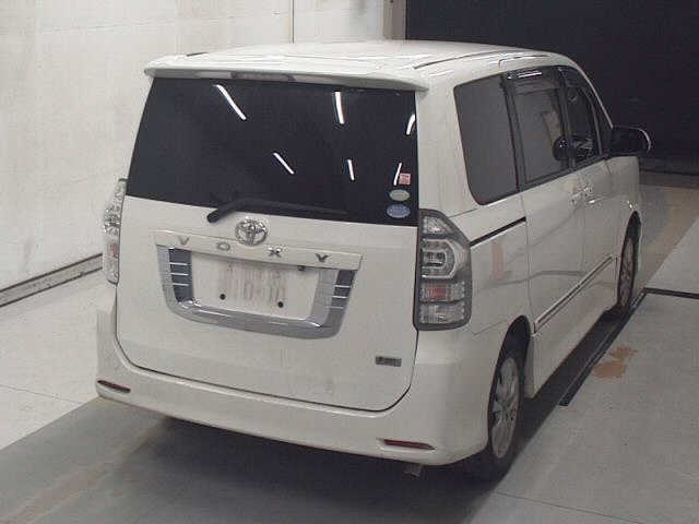 TOYOTA VOXY 2010