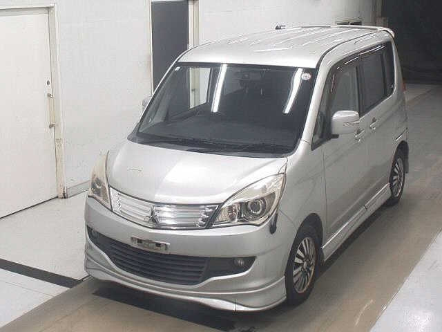 MITSUBISHI DELICA D2 2011