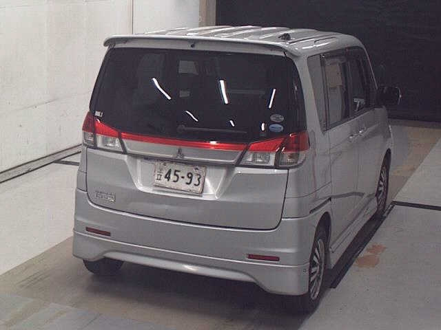 MITSUBISHI DELICA D2 2011