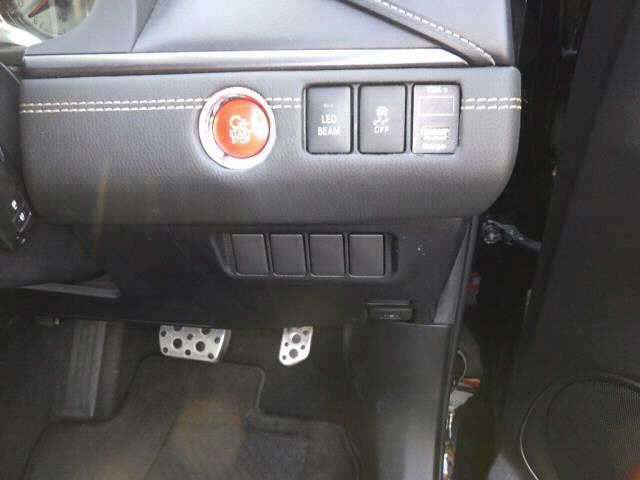 TOYOTA HARRIER 2017