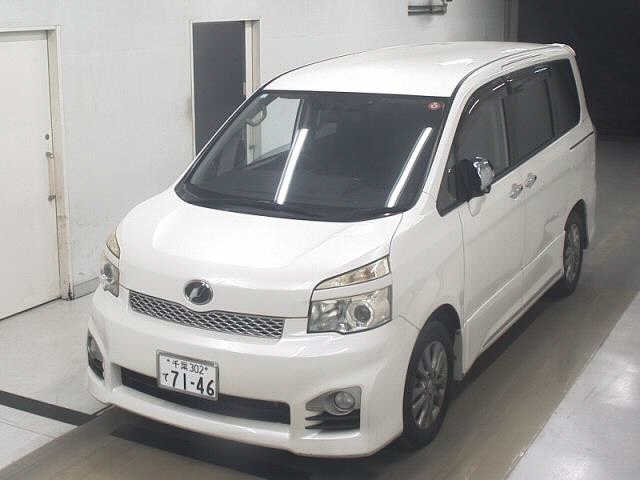 TOYOTA VOXY 2012