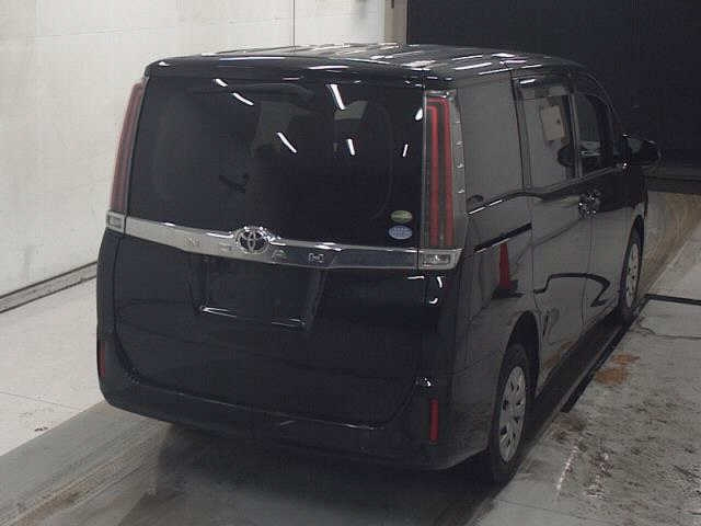 TOYOTA NOAH 2018