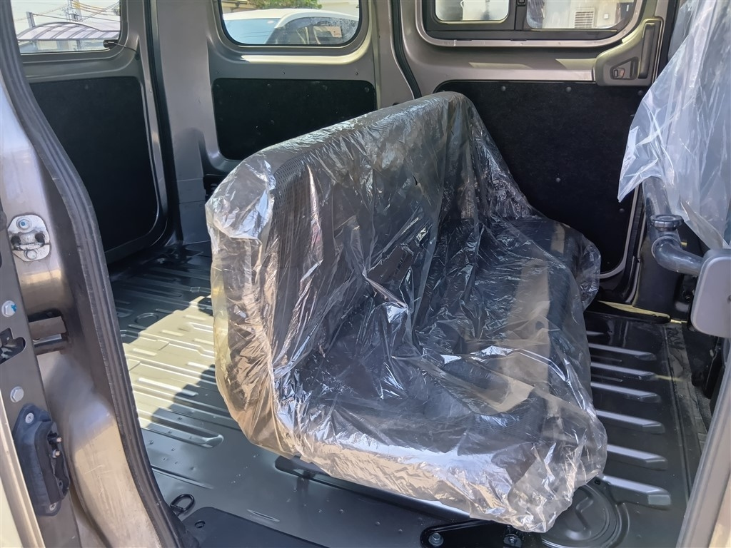NISSAN NV200 2013
