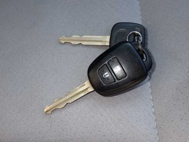 TOYOTA COROLLA AXIO 2016