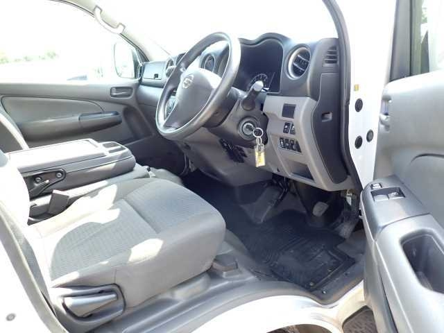 NISSAN CARAVAN VAN 2017