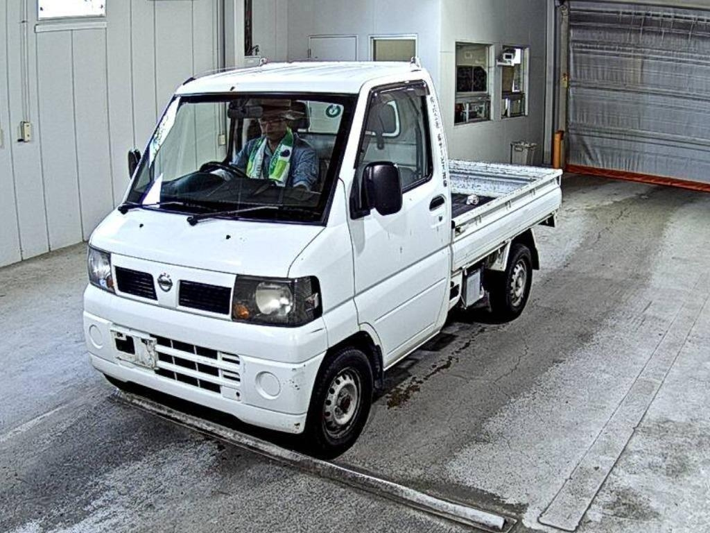 NISSAN CLIPPER TRUCK 2010