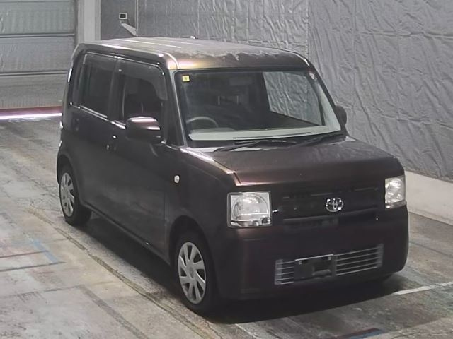 TOYOTA PIXIS SPACE 2012